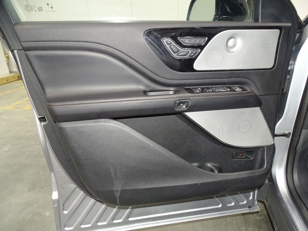 Vehicle image 16 of 36