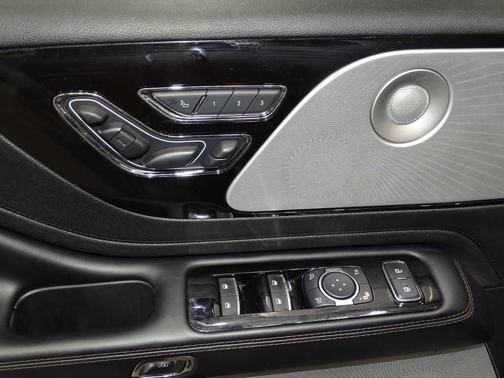 Vehicle image 17 of 36