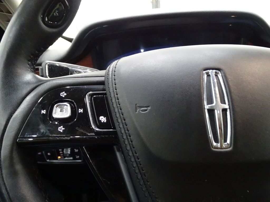 Vehicle image 22 of 36