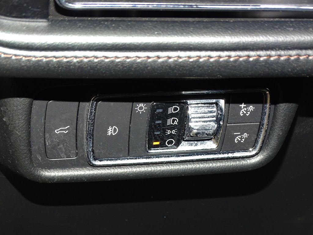 Vehicle image 18 of 36