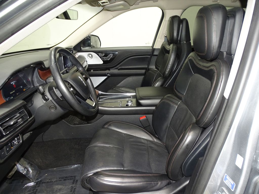 Vehicle image 11 of 36