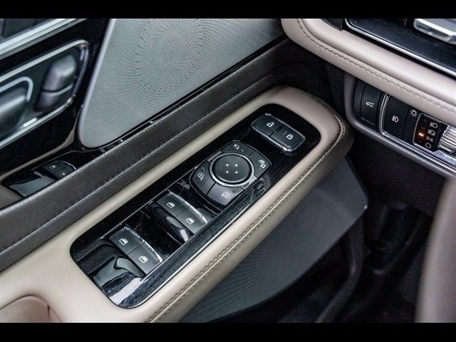 Vehicle image 31 of 37