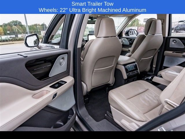 Vehicle image 33 of 37