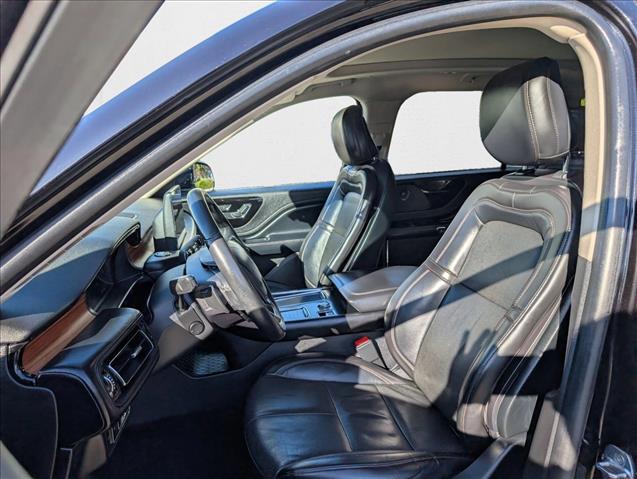 Vehicle image 16 of 25