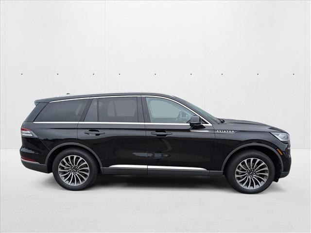 Vehicle image 4 of 25