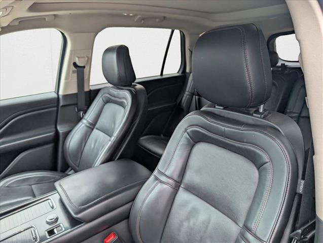 Vehicle image 10 of 25