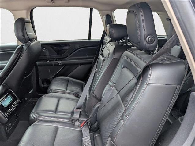 Vehicle image 11 of 25