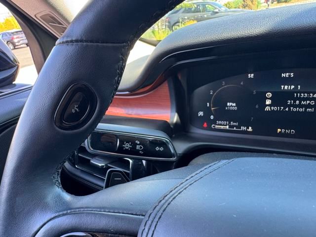 Vehicle image 25 of 42