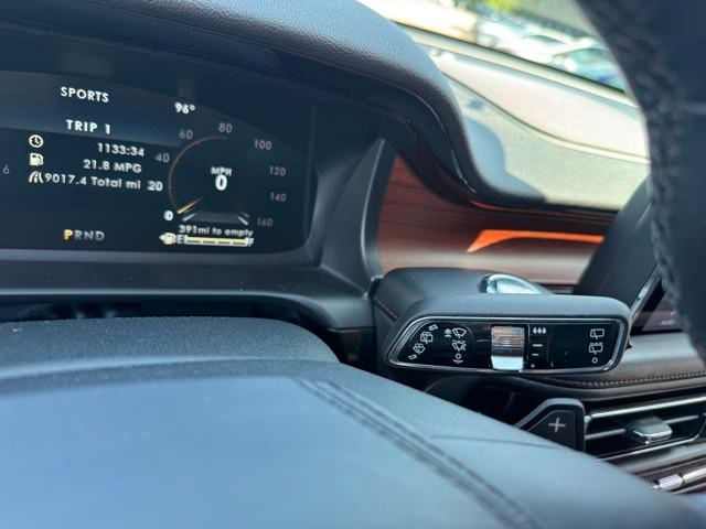 Vehicle image 36 of 42
