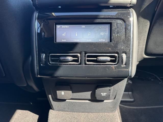 Vehicle image 31 of 42