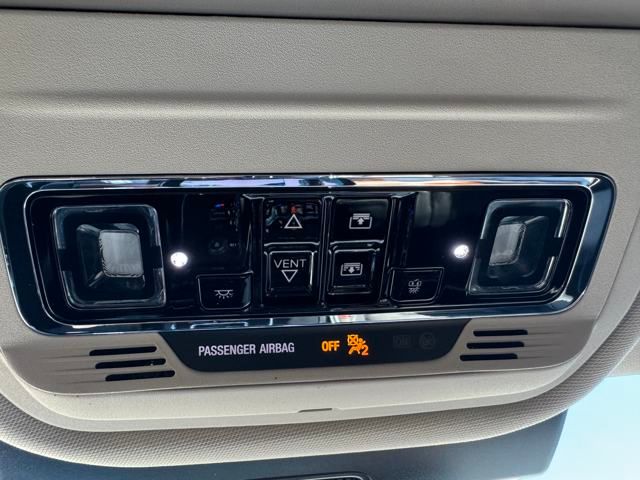 Vehicle image 27 of 42
