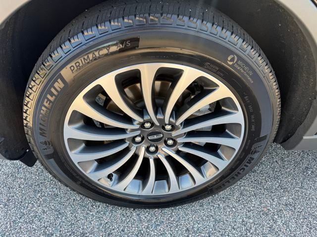Vehicle image 12 of 42