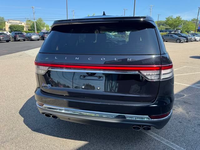 Vehicle image 8 of 42