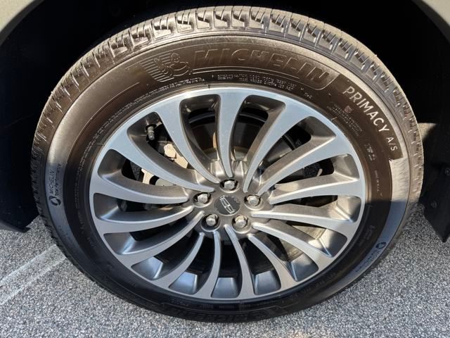 Vehicle image 11 of 42