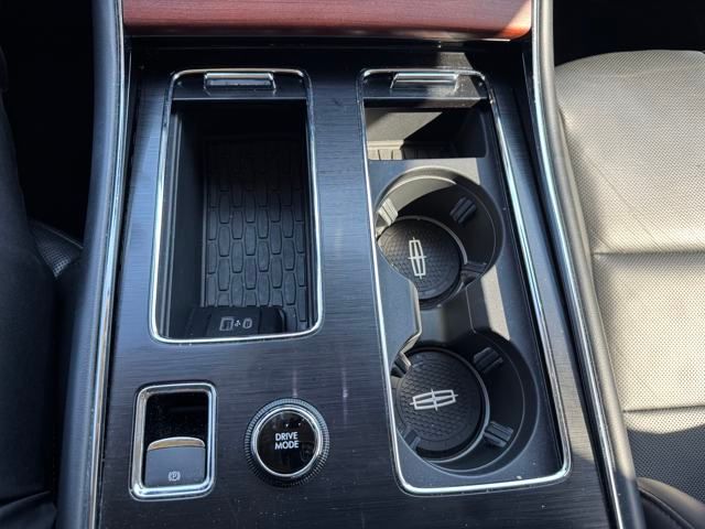 Vehicle image 28 of 42