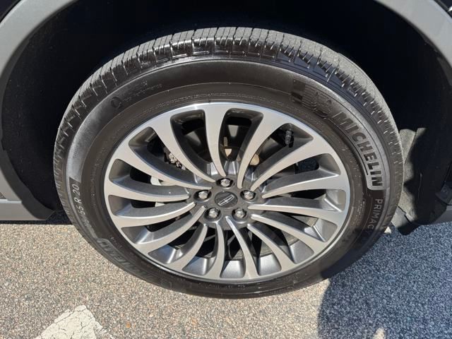 Vehicle image 10 of 42
