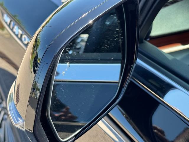Vehicle image 37 of 42
