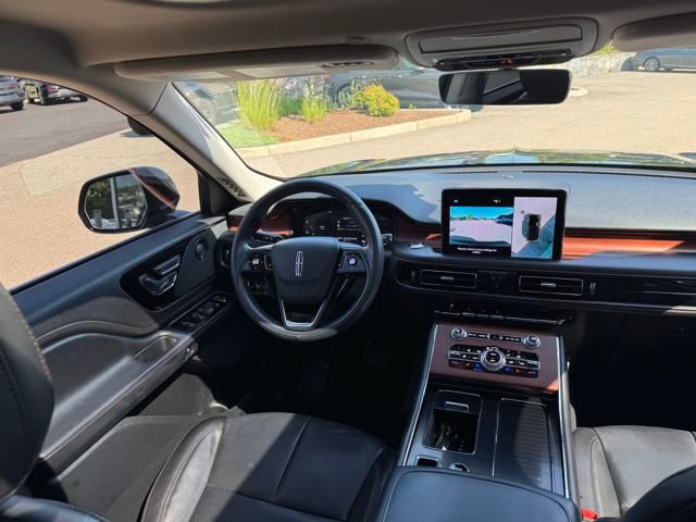 Vehicle image 18 of 42