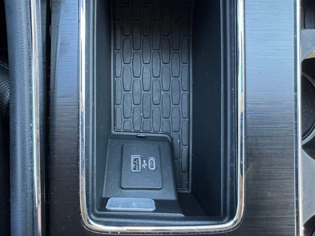 Vehicle image 40 of 42