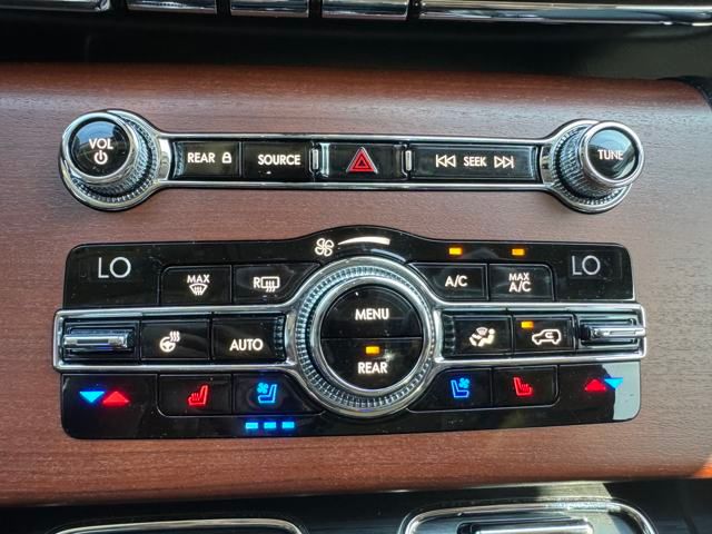 Vehicle image 39 of 42