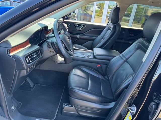 Vehicle image 17 of 42