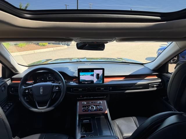 Vehicle image 19 of 42