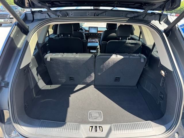 Vehicle image 14 of 42