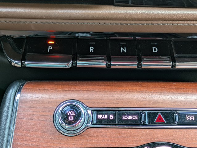 Vehicle image 24 of 30