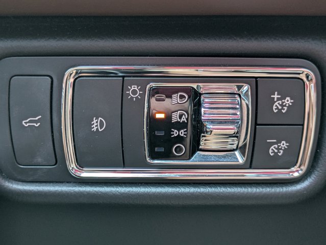 Vehicle image 27 of 30
