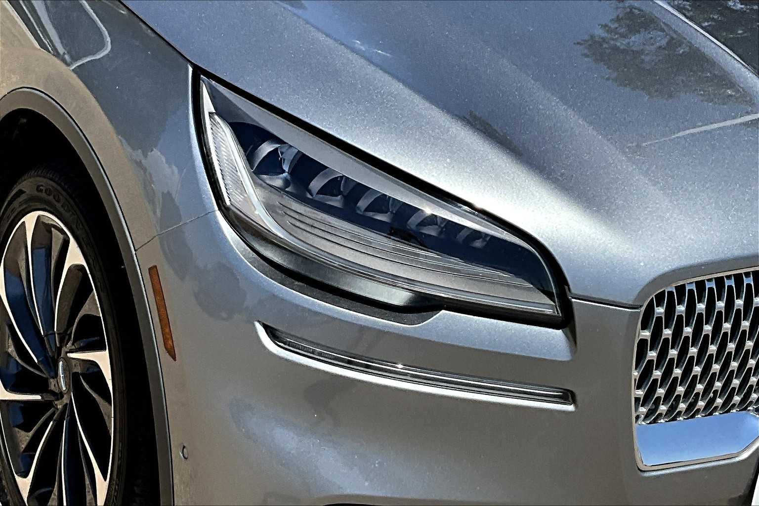 Vehicle image 22 of 34