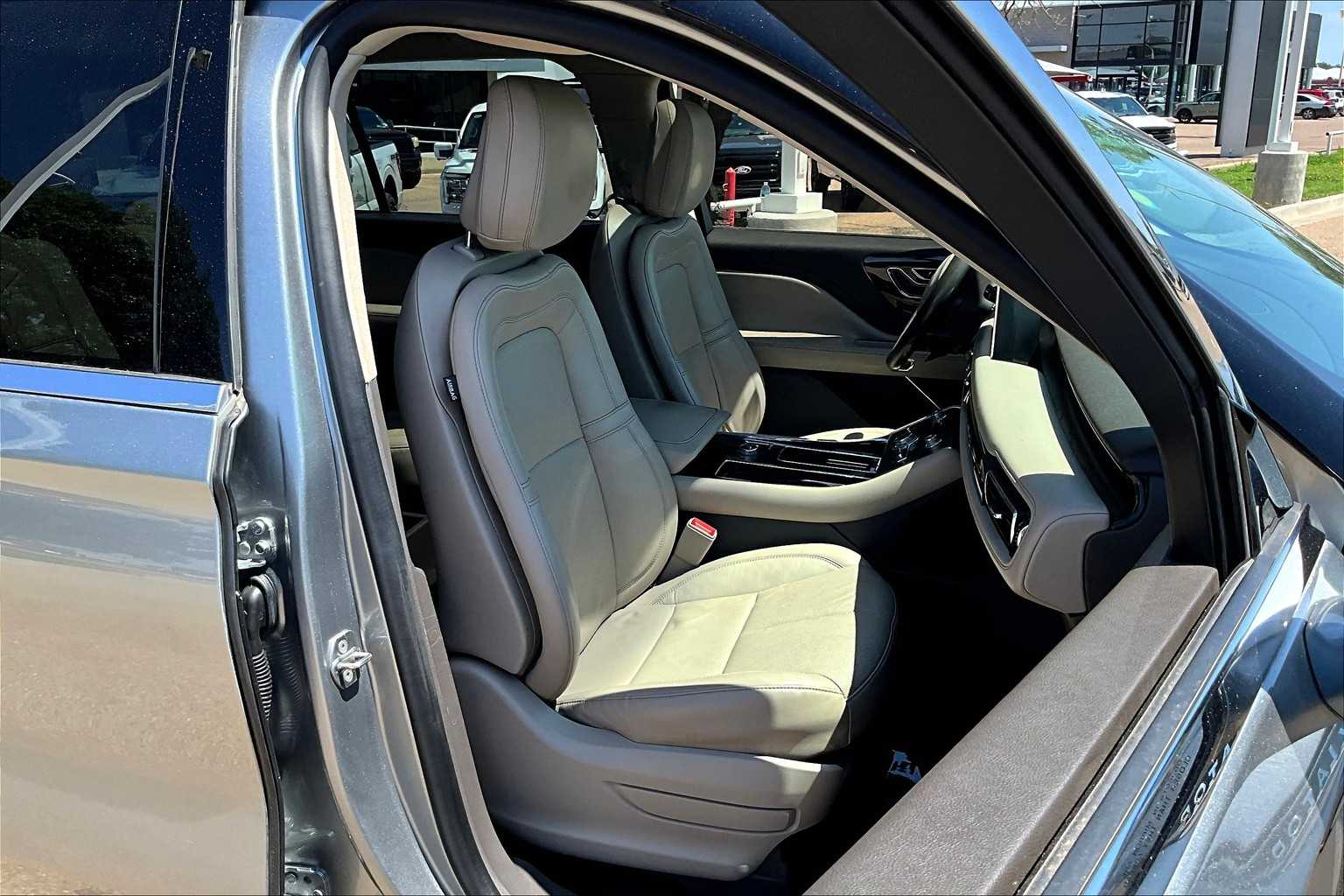 Vehicle image 12 of 34