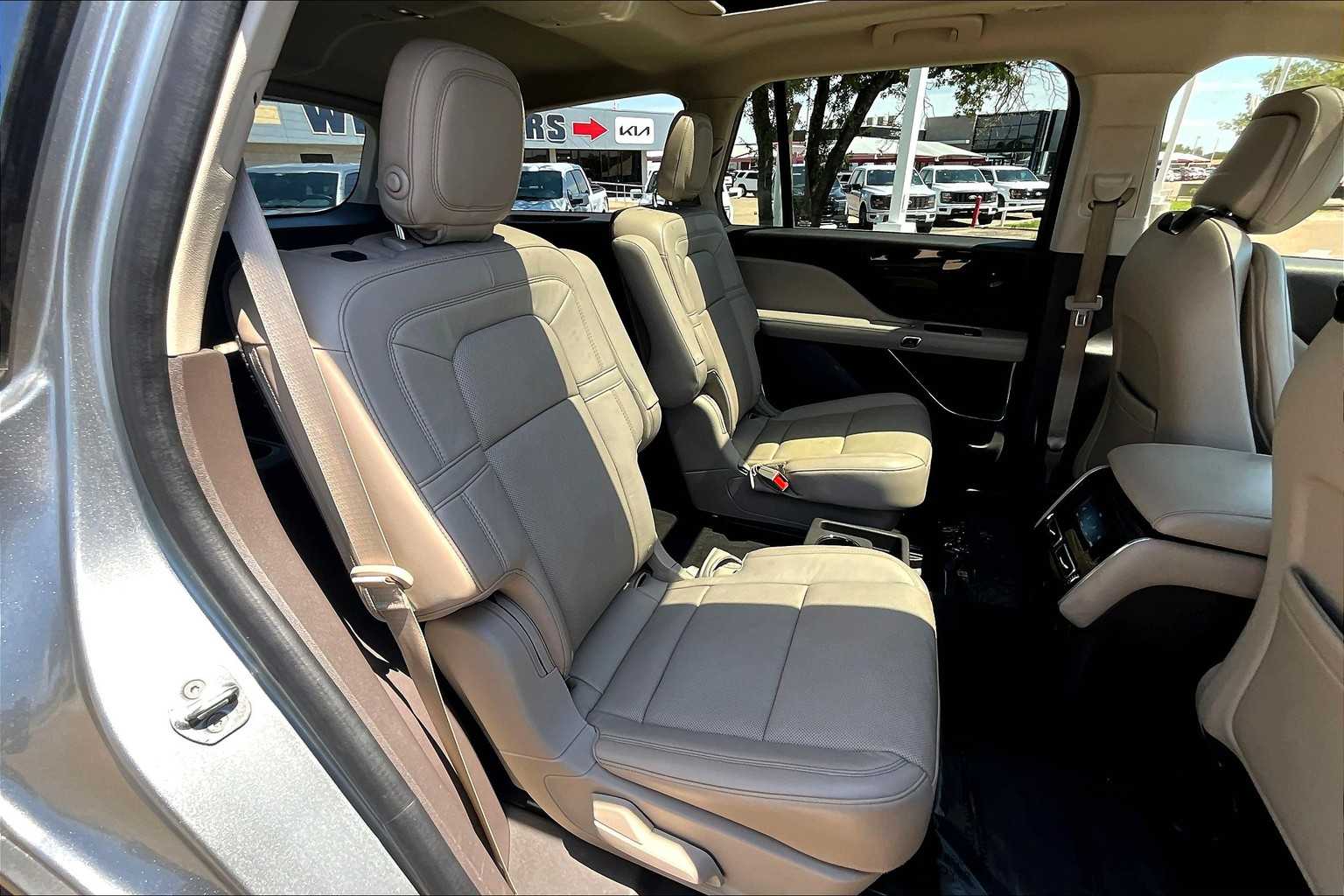 Vehicle image 10 of 34