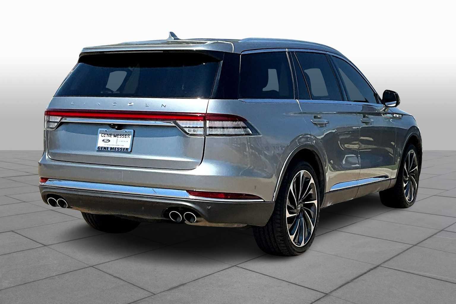 Vehicle image 4 of 34