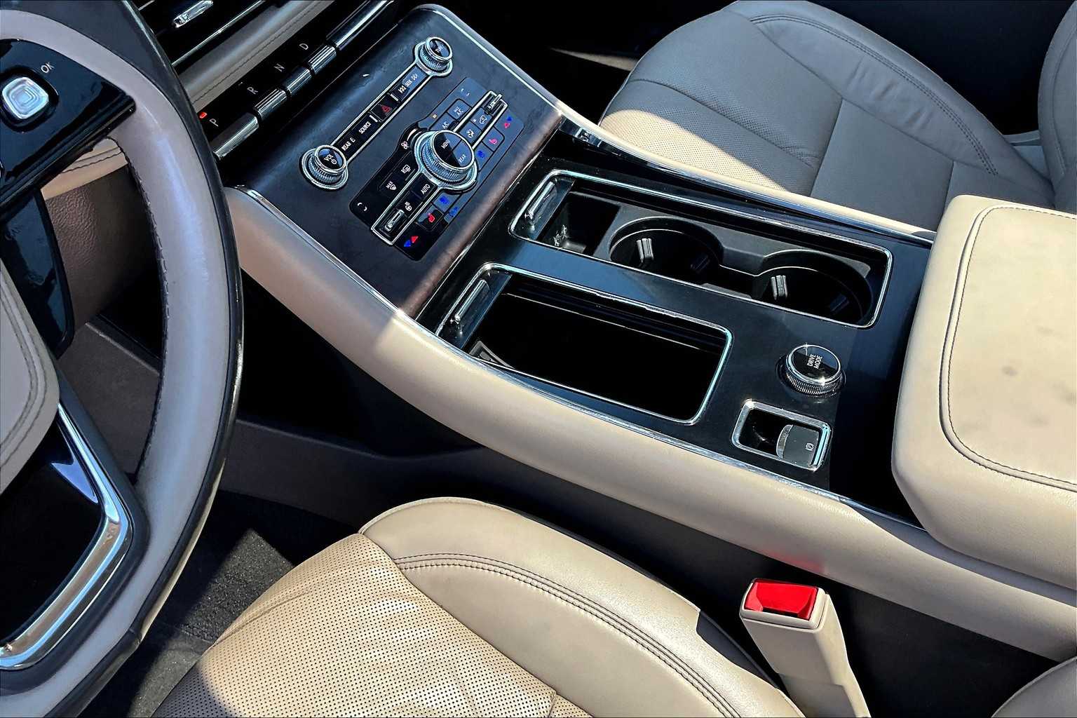 Vehicle image 19 of 34