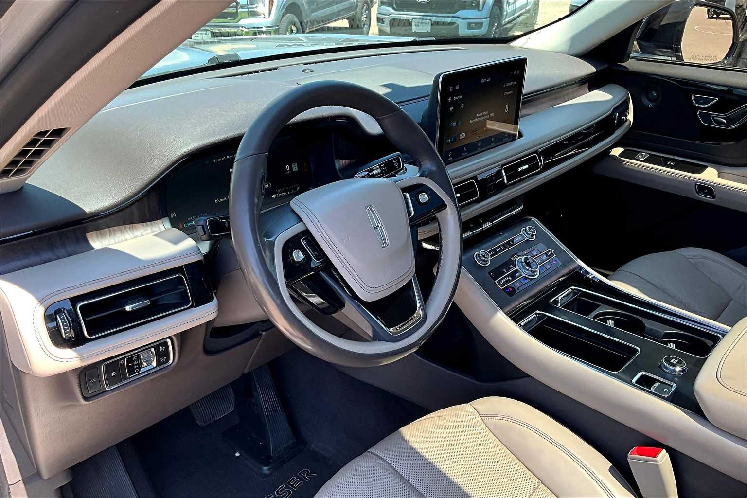 Vehicle image 17 of 34