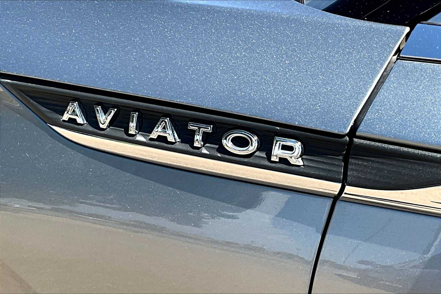Vehicle image 33 of 34