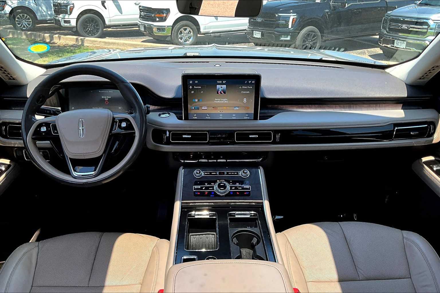 Vehicle image 14 of 34