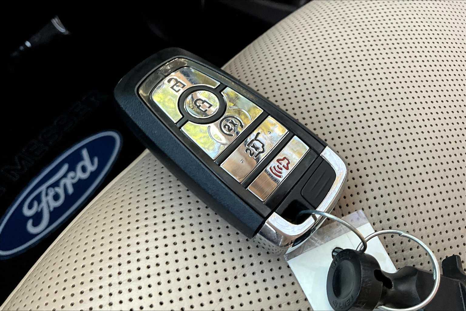 Vehicle image 23 of 34
