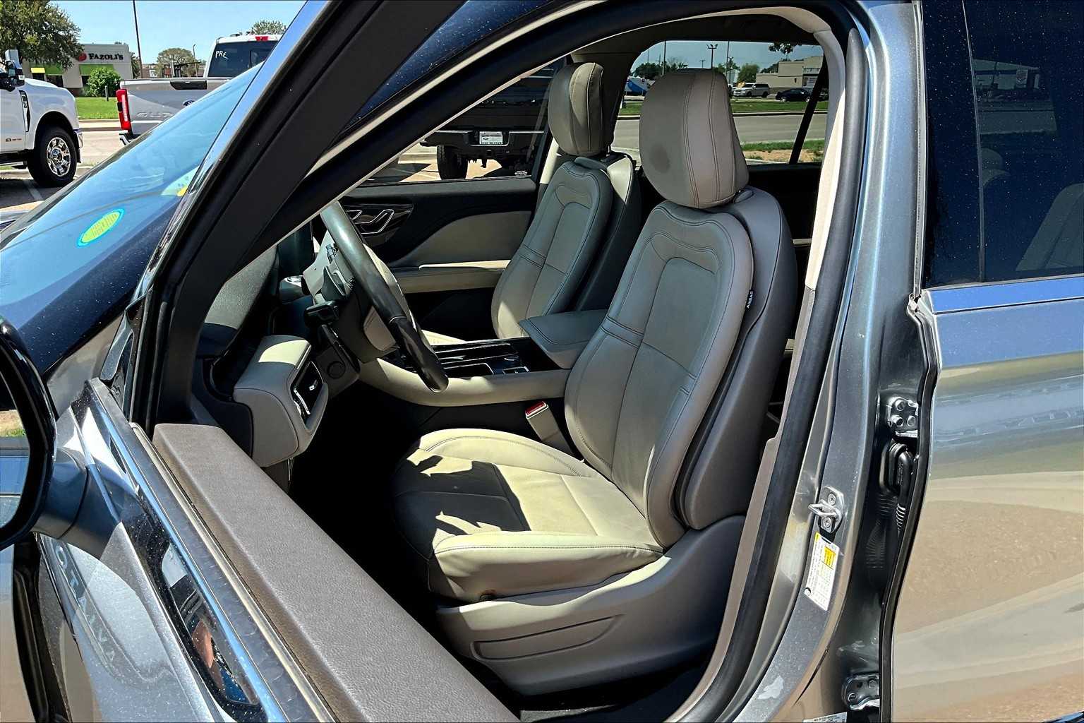 Vehicle image 11 of 34