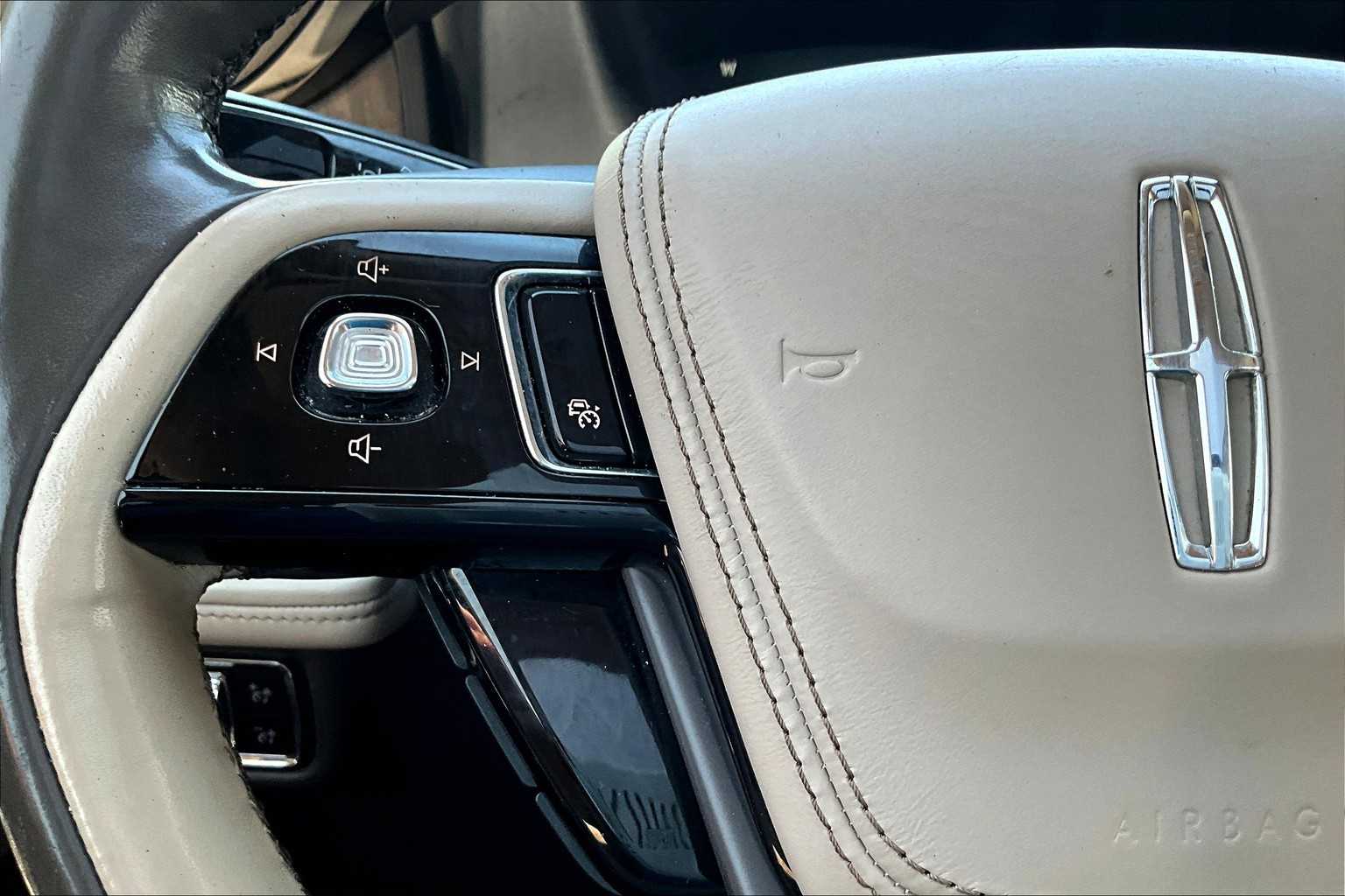 Vehicle image 29 of 34