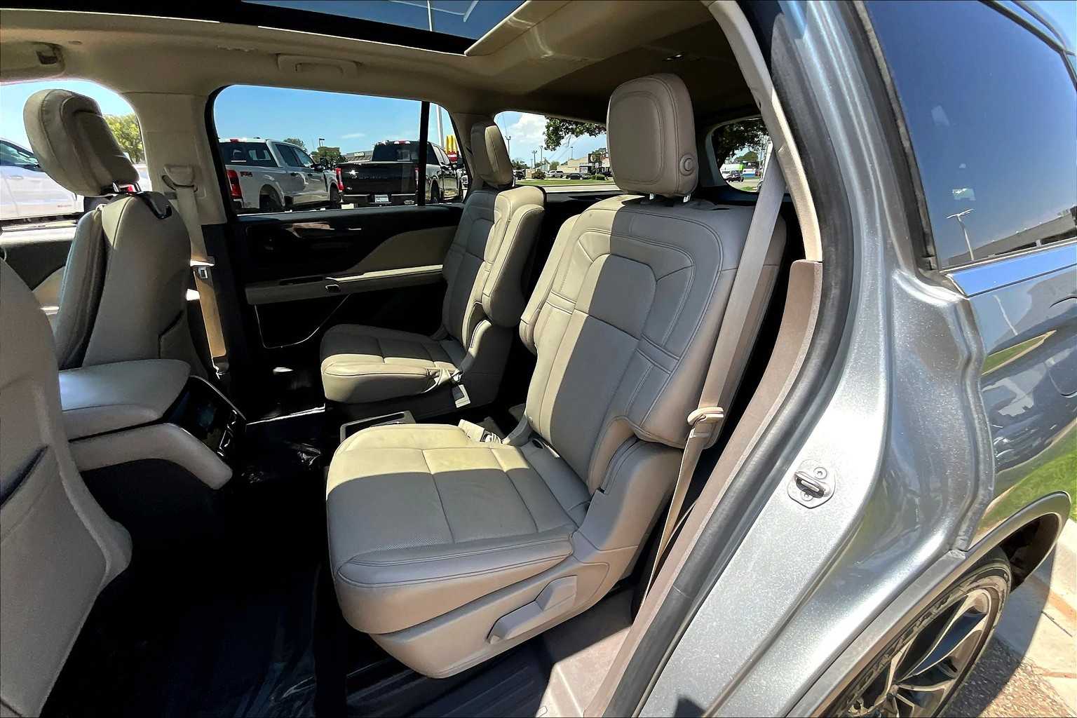 Vehicle image 13 of 34