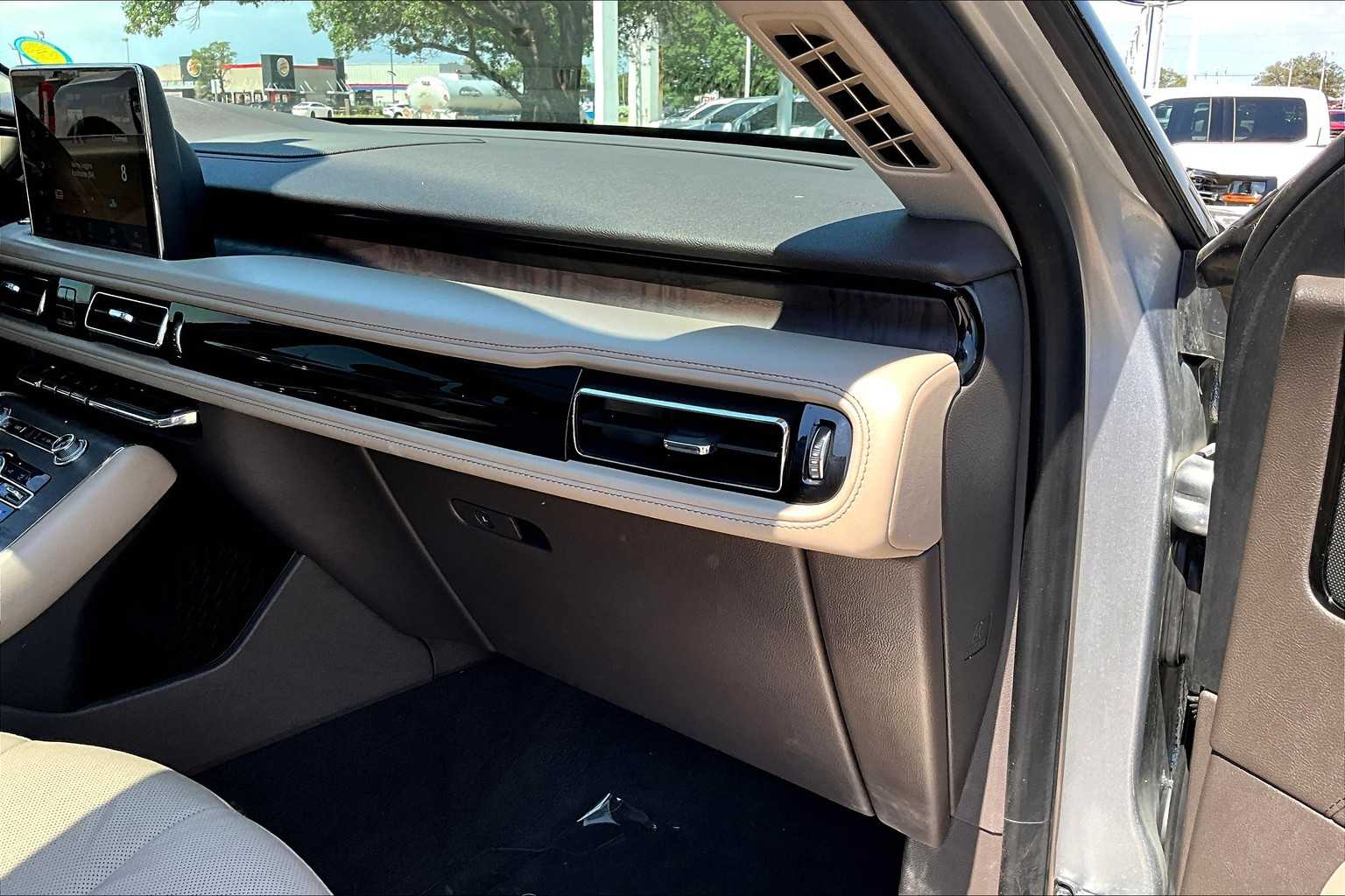 Vehicle image 16 of 34
