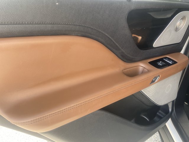 Vehicle image 15 of 20