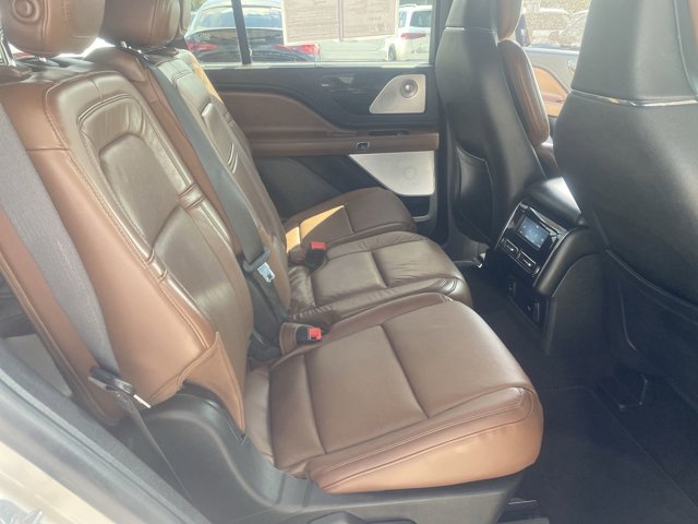 Vehicle image 10 of 20