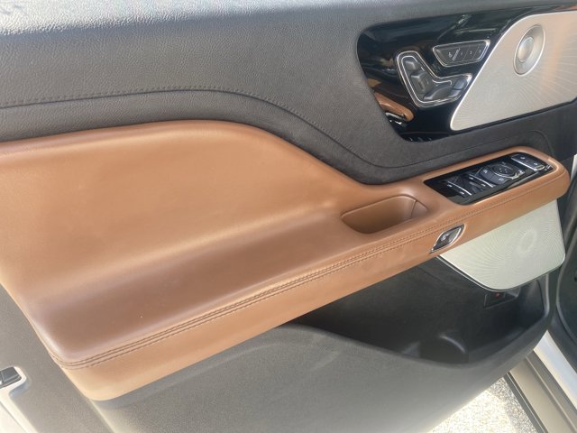 Vehicle image 16 of 20