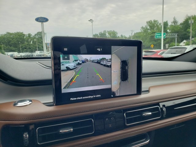 Vehicle image 23 of 47