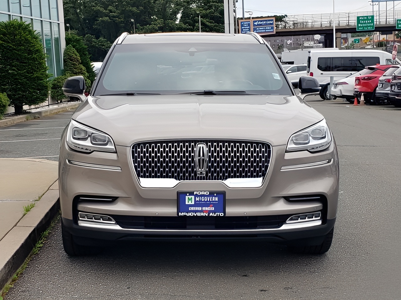 Vehicle image 41 of 47