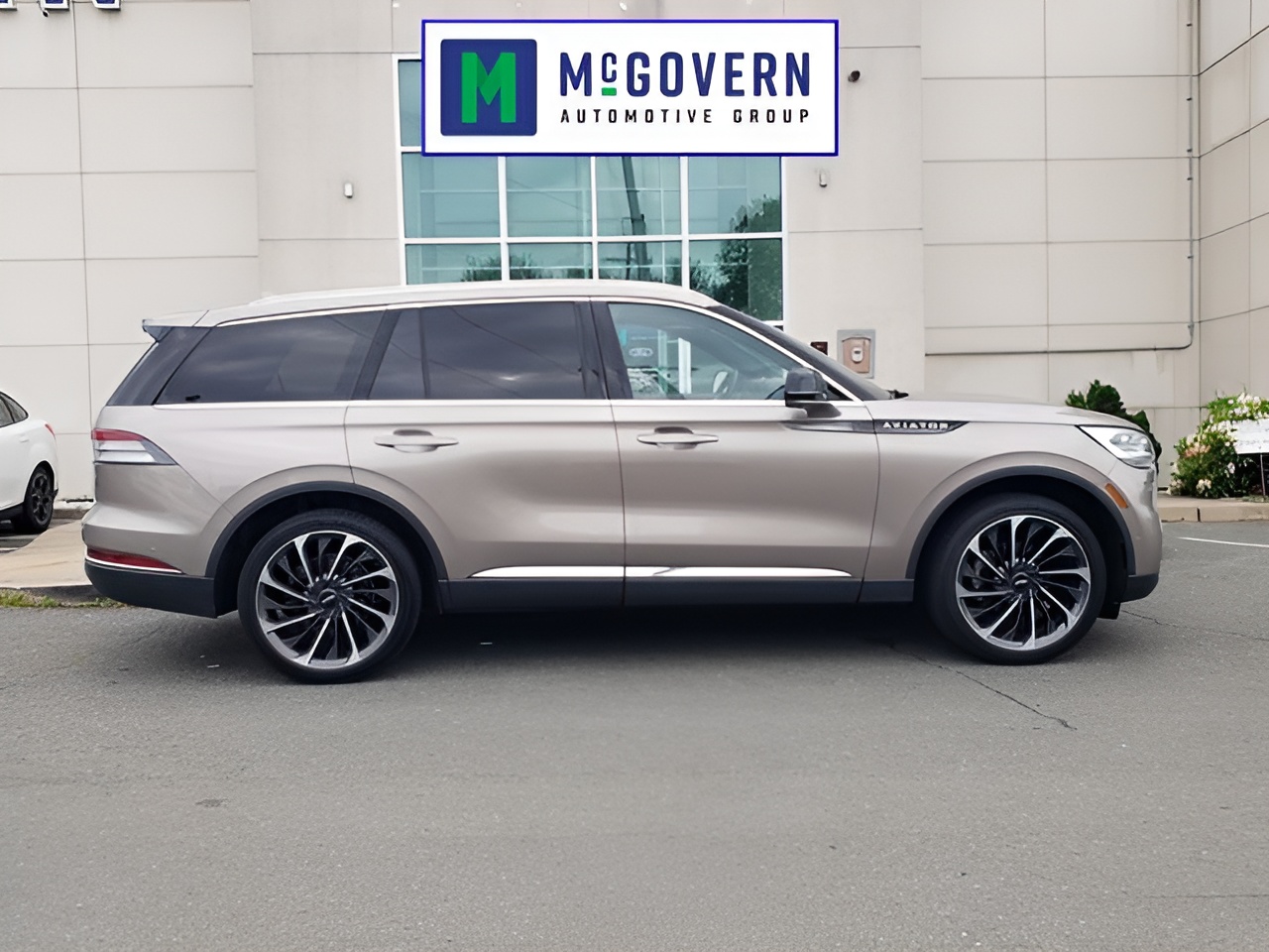 Vehicle image 43 of 47