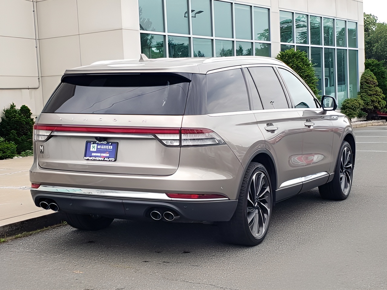 Vehicle image 44 of 47