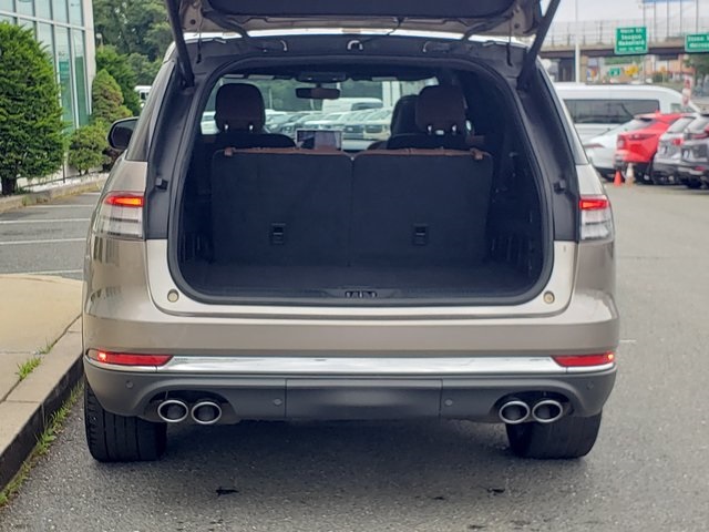 Vehicle image 37 of 47